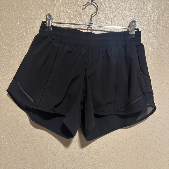 Lululemon Hotty Hot Short 4" Black Size 6‎ Pull On - Picture 1 of 7